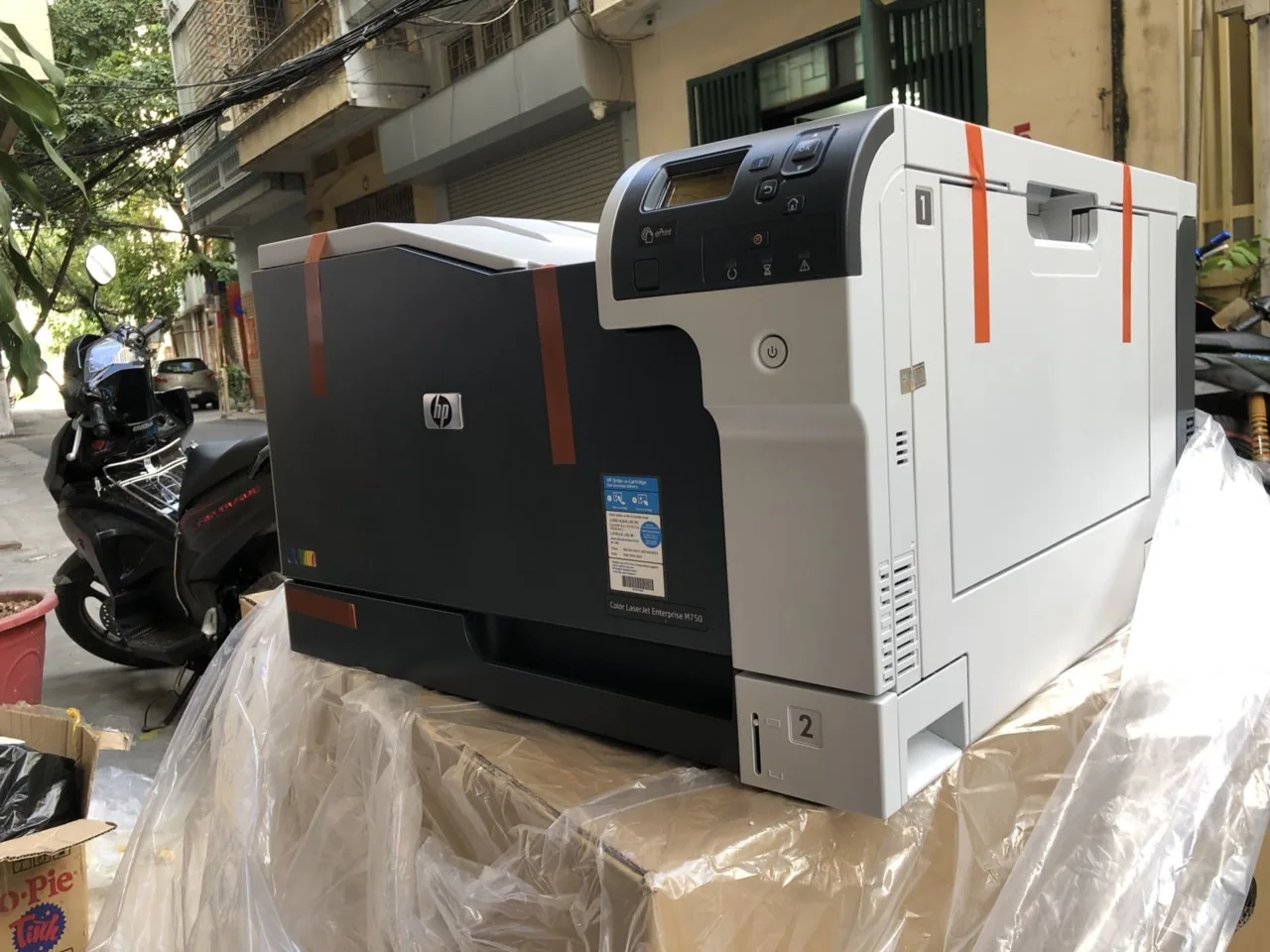 Máy in HP Color LaserJet Enterprise M750dn